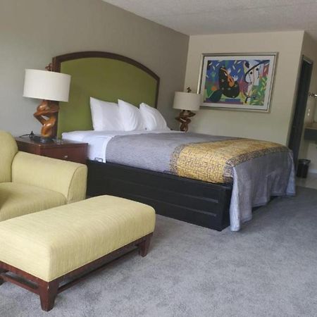 Palmetto Inn & Suites By Oyo Orangeburg Exterior foto