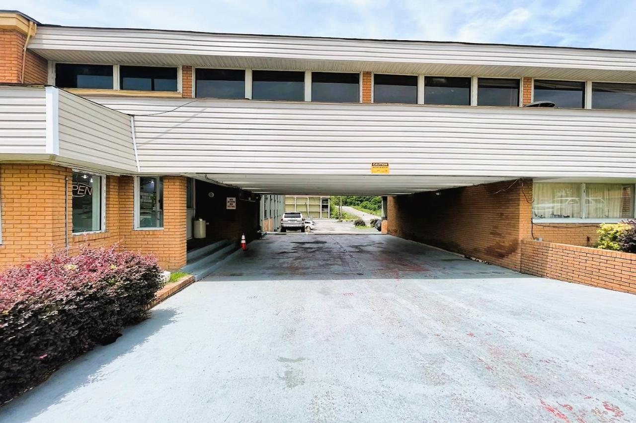 Palmetto Inn & Suites By Oyo Orangeburg Exterior foto
