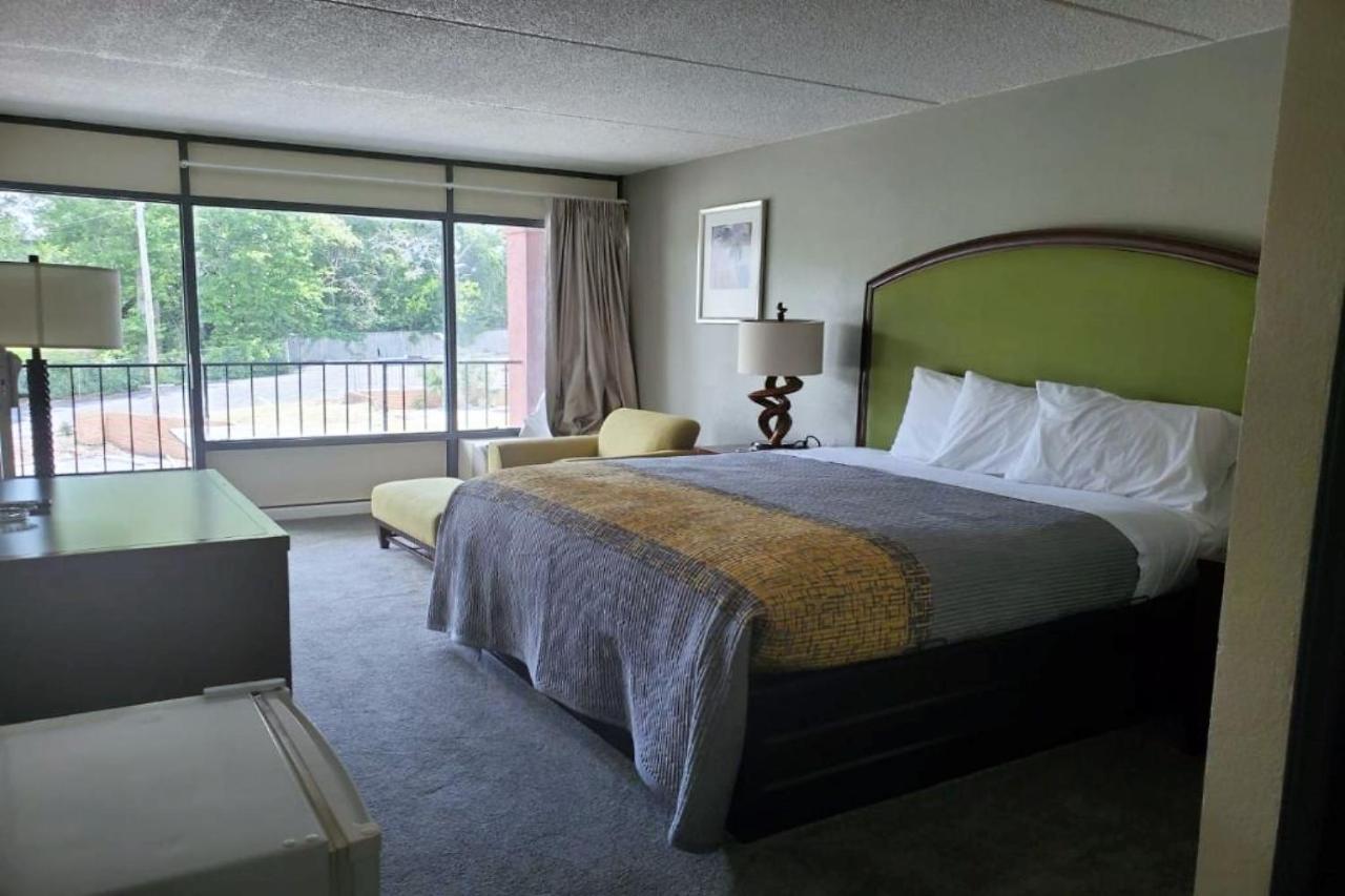 Palmetto Inn & Suites By Oyo Orangeburg Exterior foto