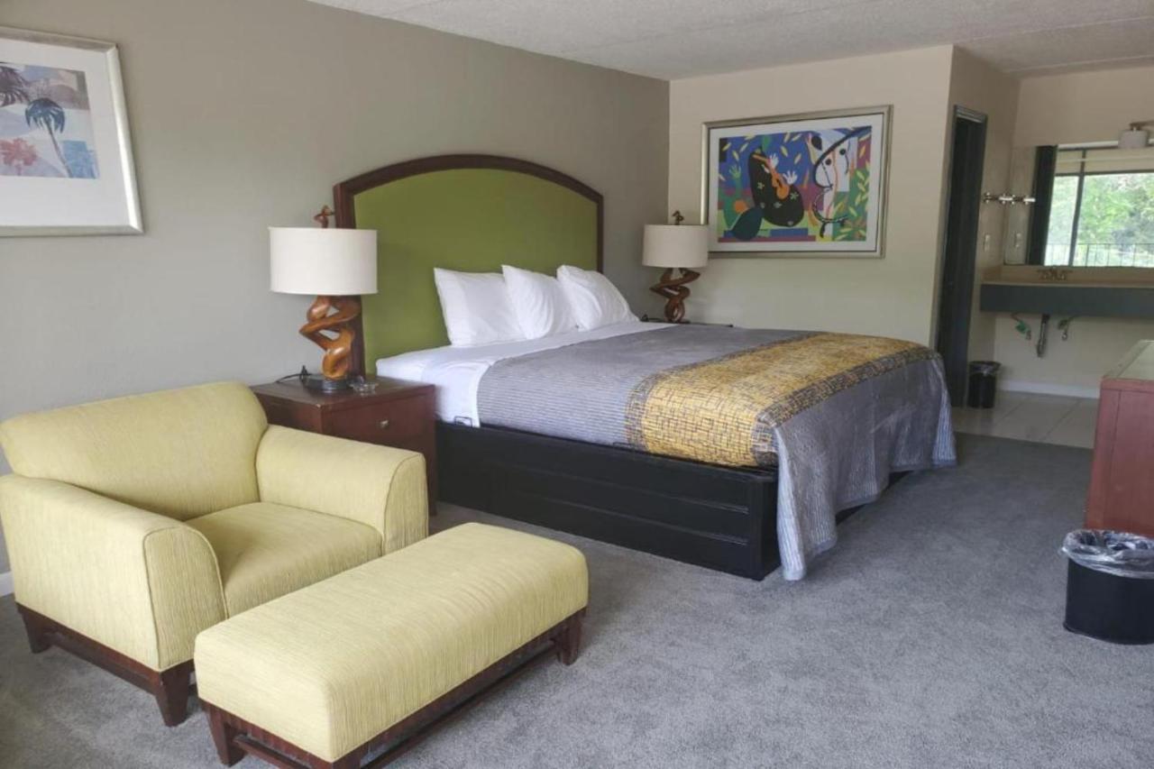 Palmetto Inn & Suites By Oyo Orangeburg Exterior foto